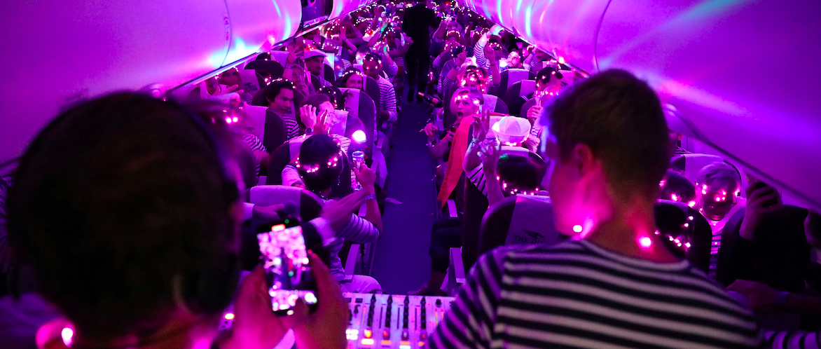 AirForce Wedding : 200 passagers s'ambiancent dans un Airbus en plein vol !